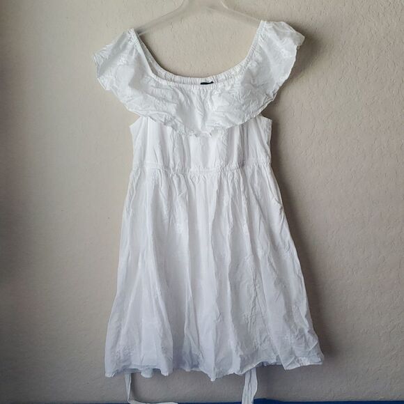 torrid Dresses & Skirts - Torrid White Fit & Flare Dress Size 2X Floral Embroidered Pockets Belt